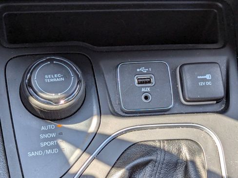 Used 2021 Jeep Cherokee Latitude Lux AWD/4WD image 28