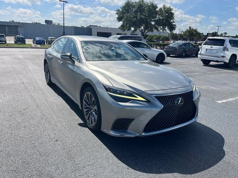 Used 2023 Lexus LS 500 w/ Accessory Package (Z1) RWD image 8