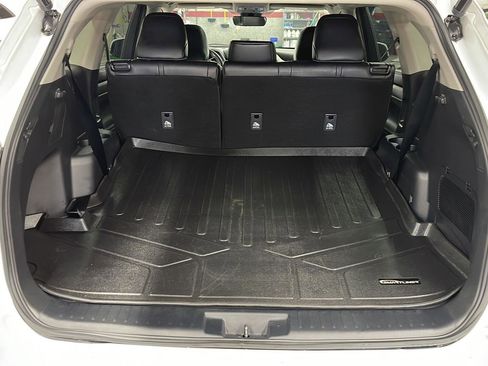 Used 2022 Toyota Highlander XLE image 22