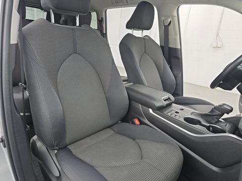 Used 2023 Toyota Highlander L image 10