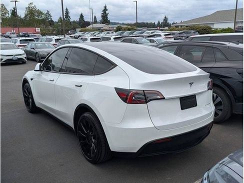 Used 2023 Tesla Model Y Long Range AWD/4WD image 40