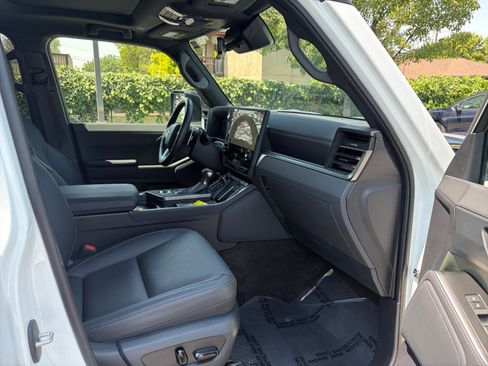 Used 2025 Lexus GX 550 w/ Accessory Package (CT) AWD/4WD image 28