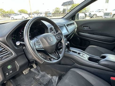 Used 2021 Honda HR-V Sport image 22