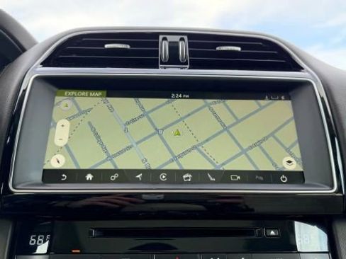 Used 2019 Jaguar F-PACE Prestige image 39