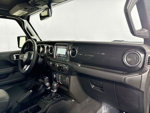 Used 2023 Jeep Wrangler Altitude image 31