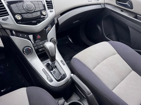 Used 2013 Chevrolet Cruze LS FWD image 26