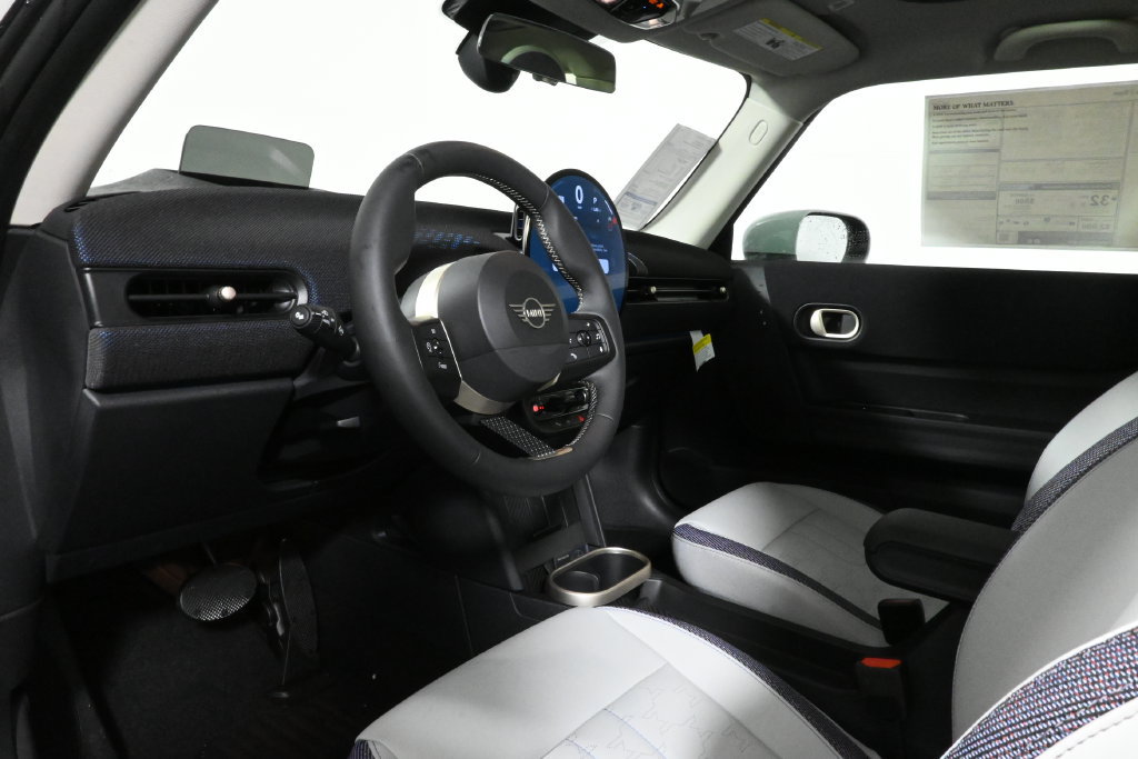 Certified 2025 MINI Cooper 2-Door Hardtop FWD image 15
