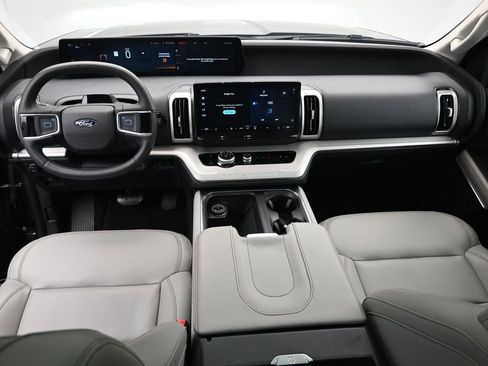 Used 2025 Ford Expedition Active image 25