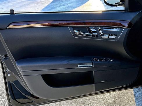 Used 2009 Mercedes-Benz S 550 5.5L V8 image 19