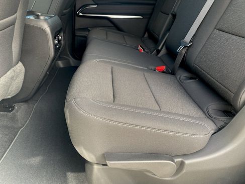 Used 2026 Chevrolet Traverse LT FWD image 21