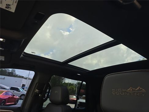 Used 2023 Chevrolet Tahoe High Country AWD/4WD image 30