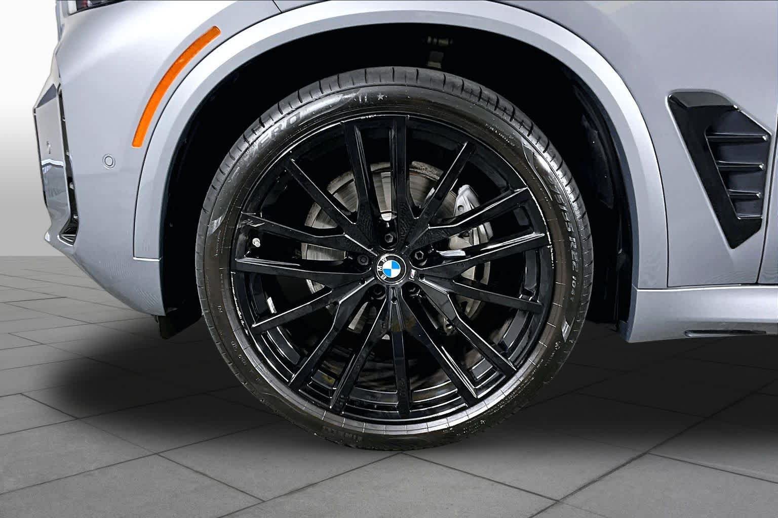 Used 2024 BMW X5 xDrive40i w/ M Sport Package AWD/4WD image 10