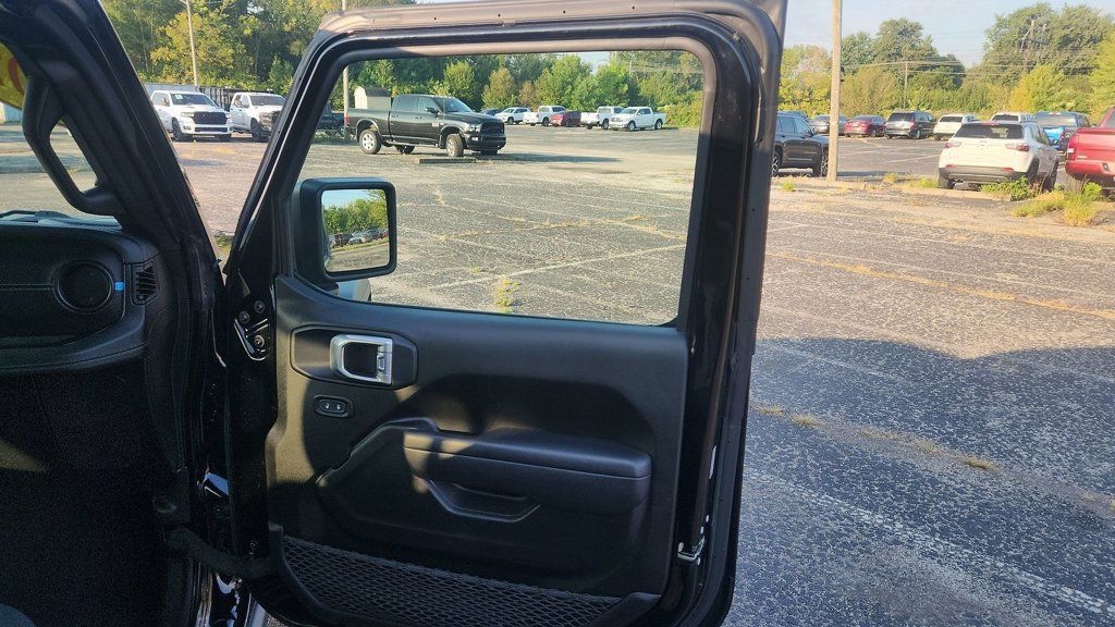 Used 2024 Jeep Wrangler Unlimited Rubicon 4xe AWD/4WD image 10