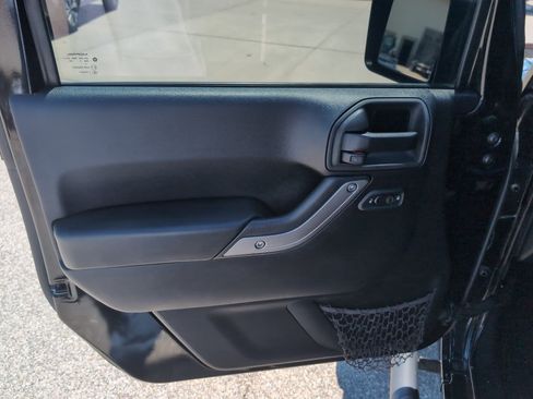 Used 2015 Jeep Wrangler Unlimited Sport w/ Quick Order Package 24S AWD/4WD image 9