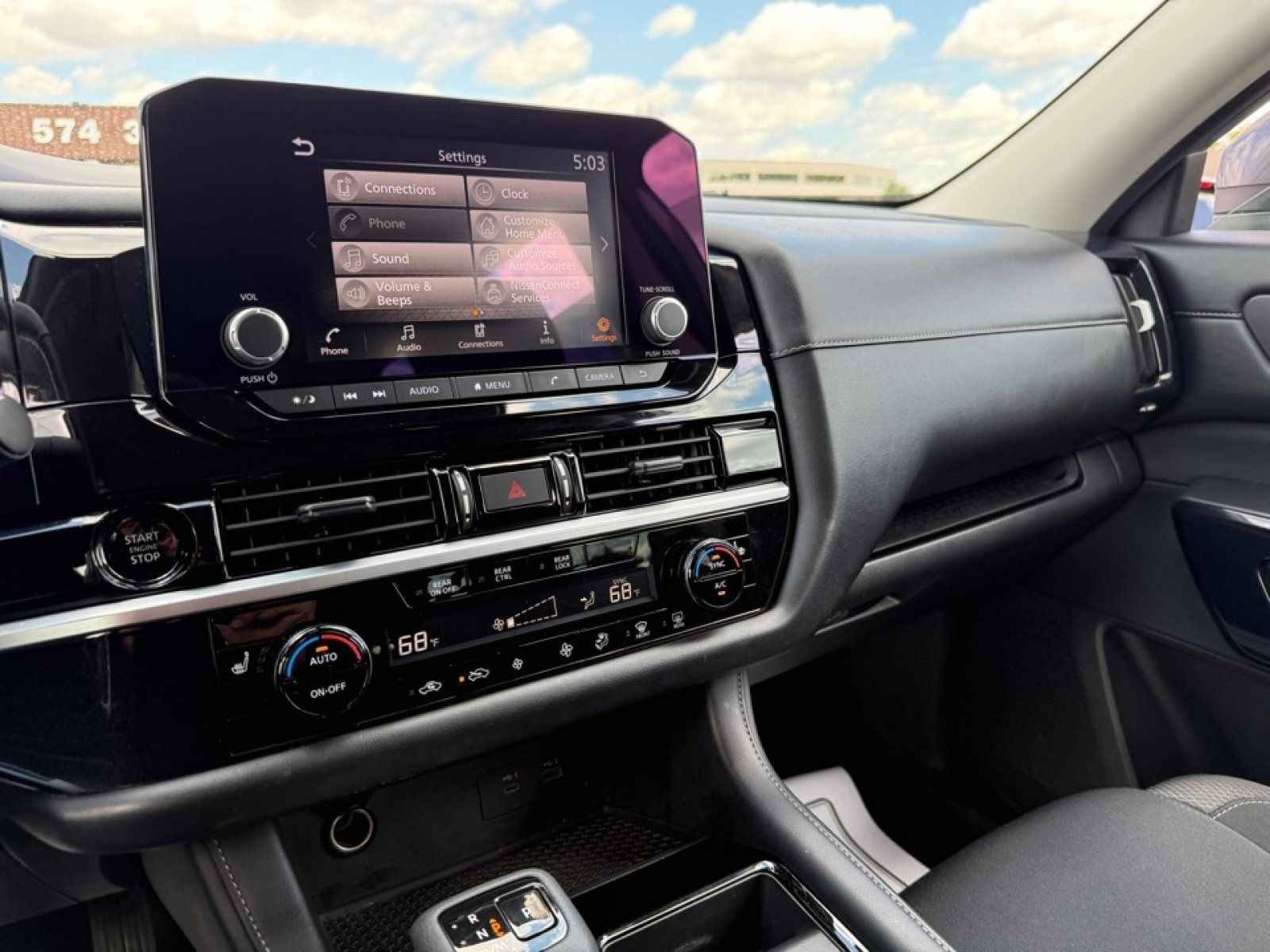 Used 2025 Nissan Pathfinder SV FWD image 37