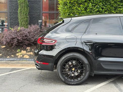 Used 2018 Porsche Macan Sport Edition AWD/4WD image 22