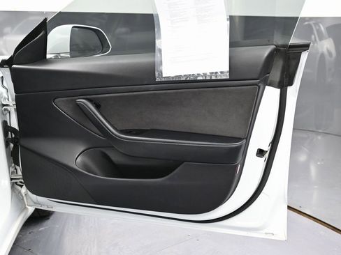 Used 2019 Tesla Model 3 Mid Range image 40