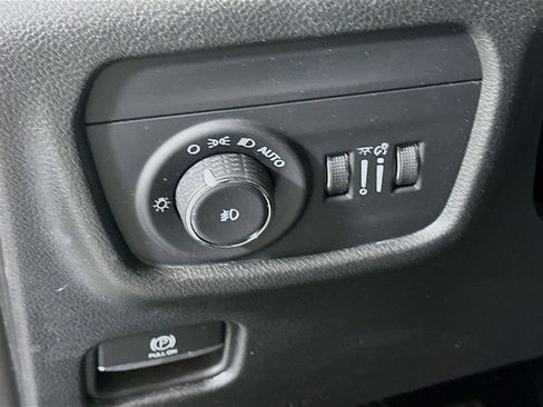 Used 2023 Jeep Grand Cherokee Limited AWD/4WD image 17