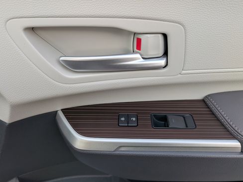 Used 2023 Toyota Sienna XLE image 23