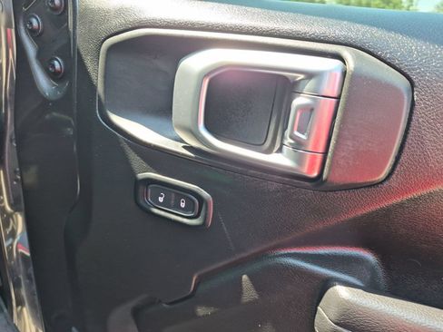 Used 2024 Jeep Gladiator Sport AWD/4WD image 28