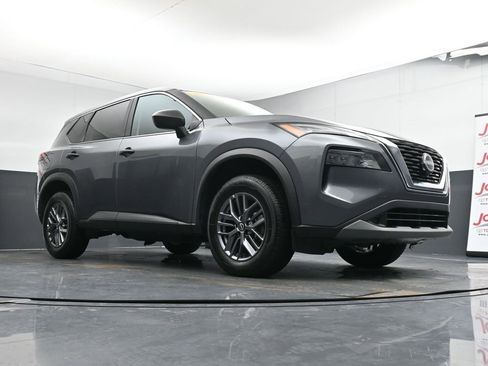 Used 2023 Nissan Rogue S image 34
