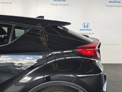 Used 2022 Toyota C-HR XLE image 33