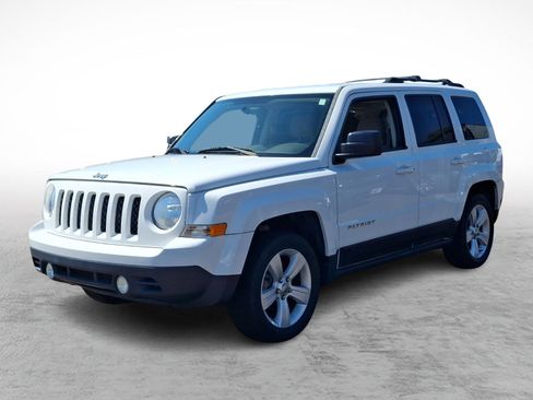 Used 2016 Jeep Patriot Latitude FWD image 3