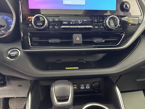 Used 2023 Toyota Highlander Platinum image 30