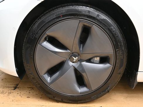 Used 2021 Tesla Model 3 Standard Range Plus RWD image 10