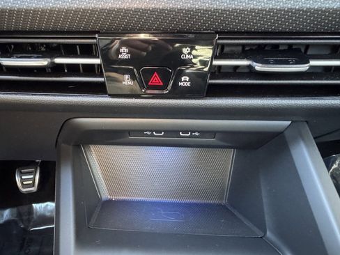 Used 2022 Volkswagen Golf R image 25