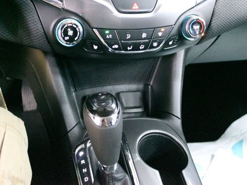 Used 2017 Chevrolet Cruze LT FWD image 18