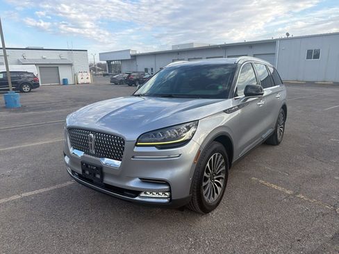 Used 2020 Lincoln Aviator Reserve w/ Equipment Group 201A image 2