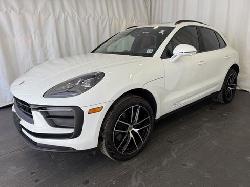 Used 2025 Porsche Macan image 1