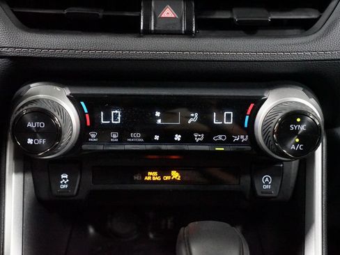 Used 2025 Toyota RAV4 XLE FWD image 20
