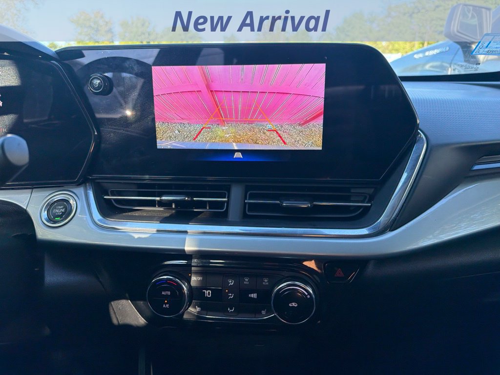 Used 2025 Chevrolet Trax LT w/ LT Convenience Package FWD image 7