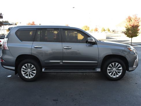 Used 2018 Lexus GX 460 image 5