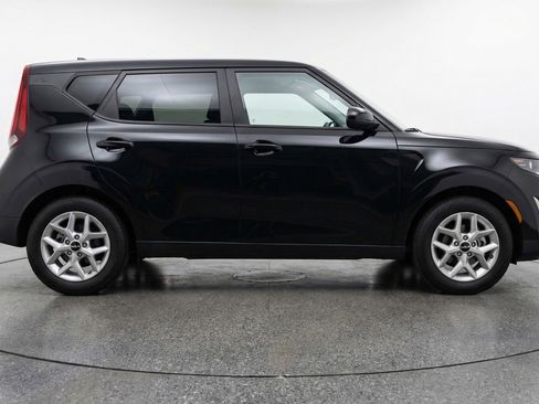 Used 2025 Kia Soul LX w/ LX Technology Package FWD image 11