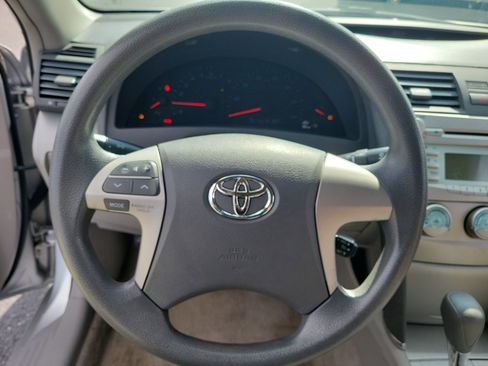 Used 2009 Toyota Camry LE FWD image 21