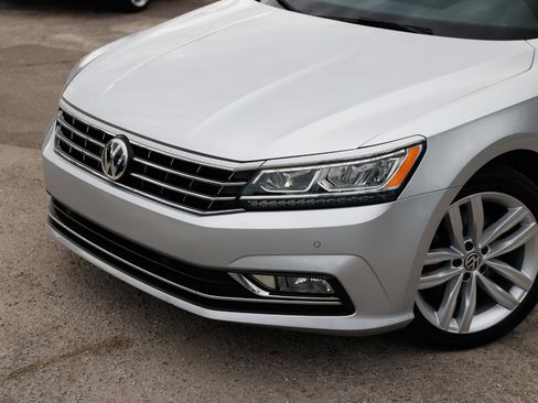 Used 2018 Volkswagen Passat 2.0T SE image 31