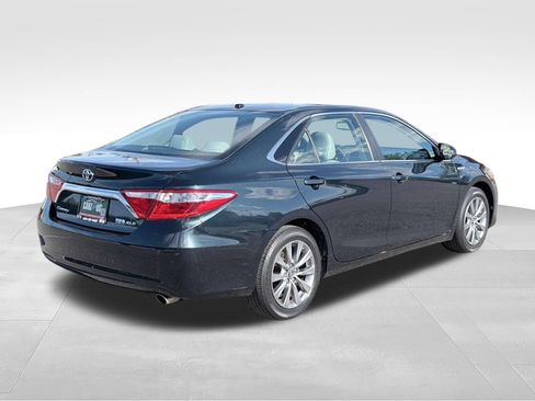 Used 2017 Toyota Camry XLE FWD image 5
