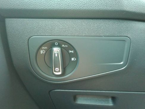 Used 2018 Volkswagen Tiguan SEL image 34