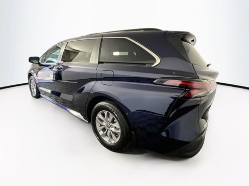 Certified 2026 Toyota Sienna LE AWD/4WD image 16