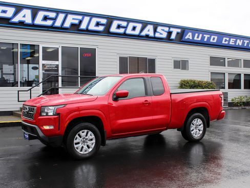 Used 2022 Nissan Frontier SV image 1