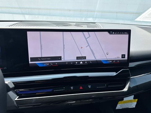 Used 2025 BMW 530i image 28