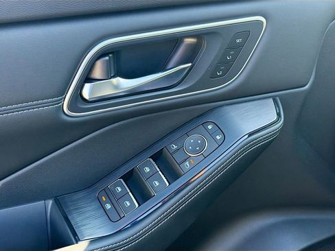 New 2026 Nissan Rogue Platinum image 18