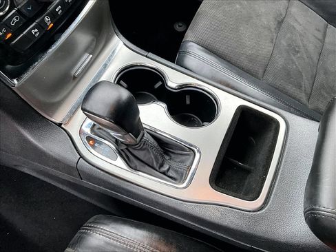 Used 2020 Jeep Grand Cherokee Altitude AWD/4WD image 15