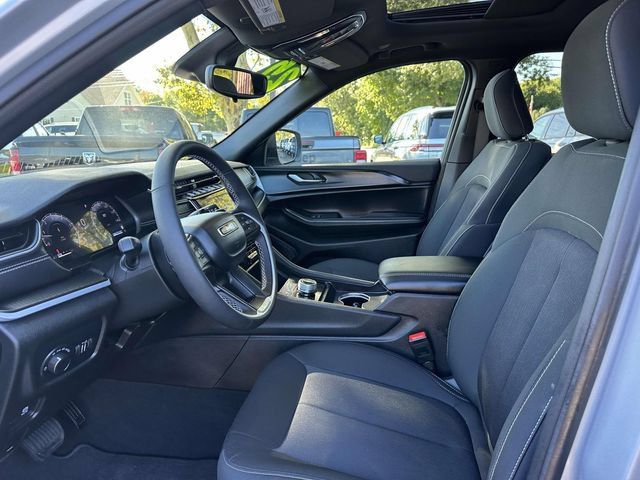 Certified 2025 Jeep Grand Cherokee Laredo X w/ Luxury Tech Group I AWD/4WD image 10