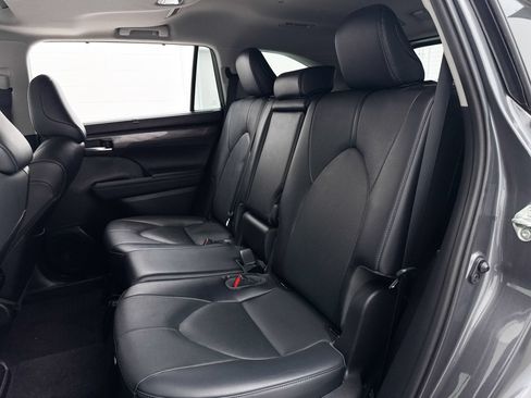 Used 2023 Toyota Highlander Limited AWD/4WD image 30