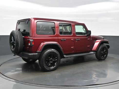 Used 2021 Jeep Wrangler Unlimited Sahara AWD/4WD image 8