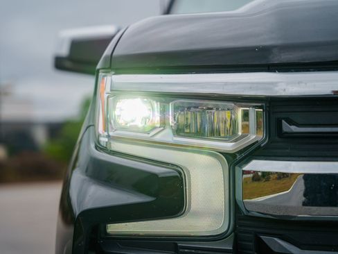 Used 2023 Chevrolet Silverado 1500 LT AWD/4WD image 11